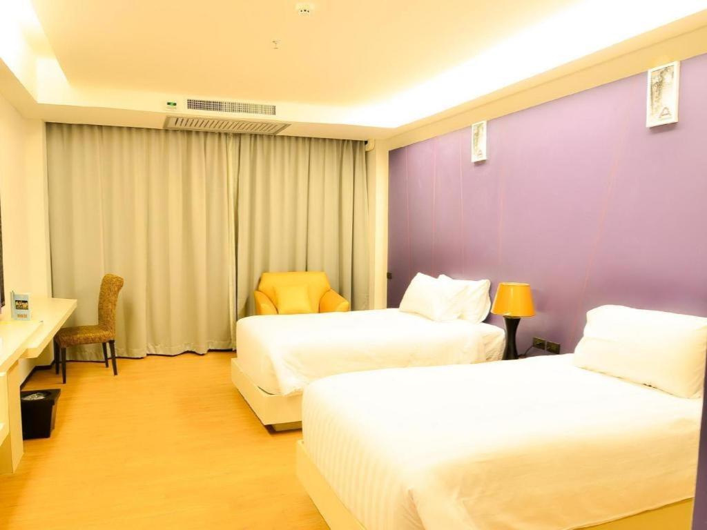 Alvarez Hotel Buriram Buitenkant foto