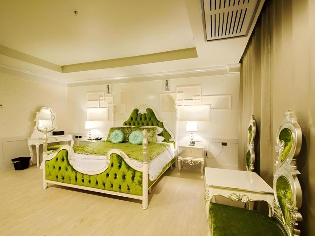 Alvarez Hotel Buriram Buitenkant foto