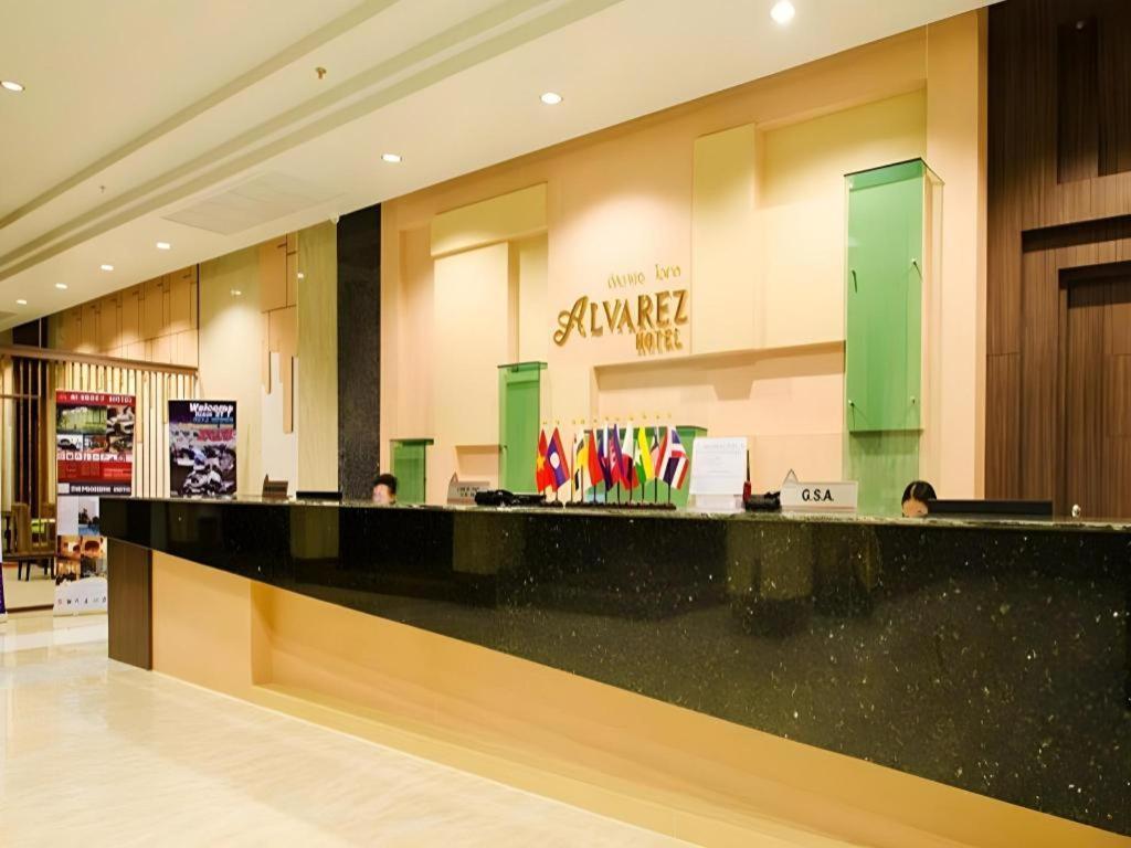 Alvarez Hotel Buriram Buitenkant foto