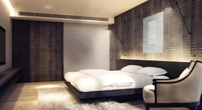 Alvarez Hotel Buriram Buitenkant foto