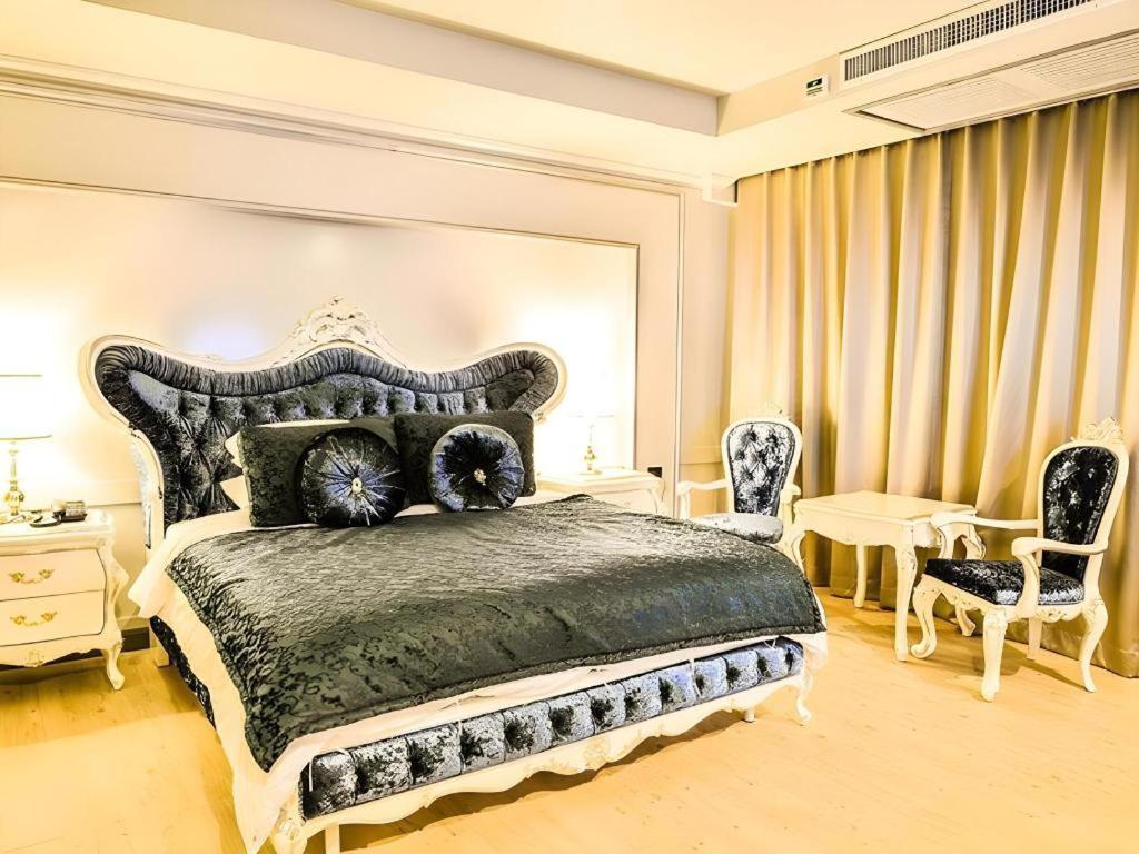 Alvarez Hotel Buriram Buitenkant foto