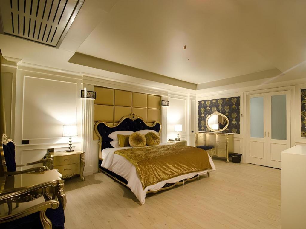 Alvarez Hotel Buriram Buitenkant foto