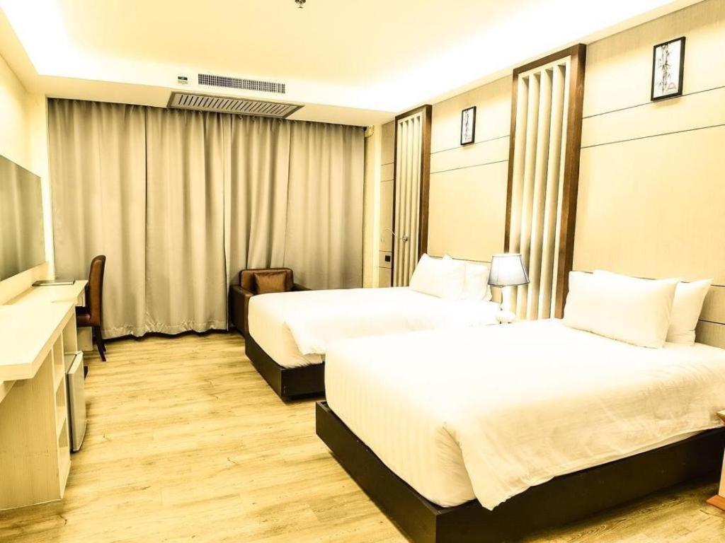 Alvarez Hotel Buriram Buitenkant foto