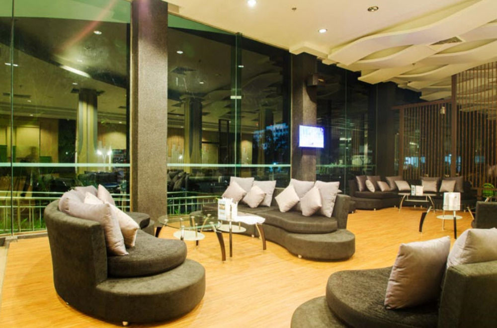 Alvarez Hotel Buriram Buitenkant foto