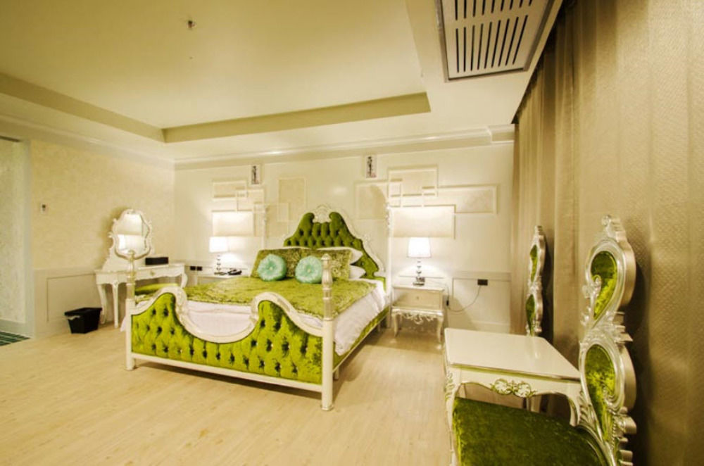 Alvarez Hotel Buriram Buitenkant foto