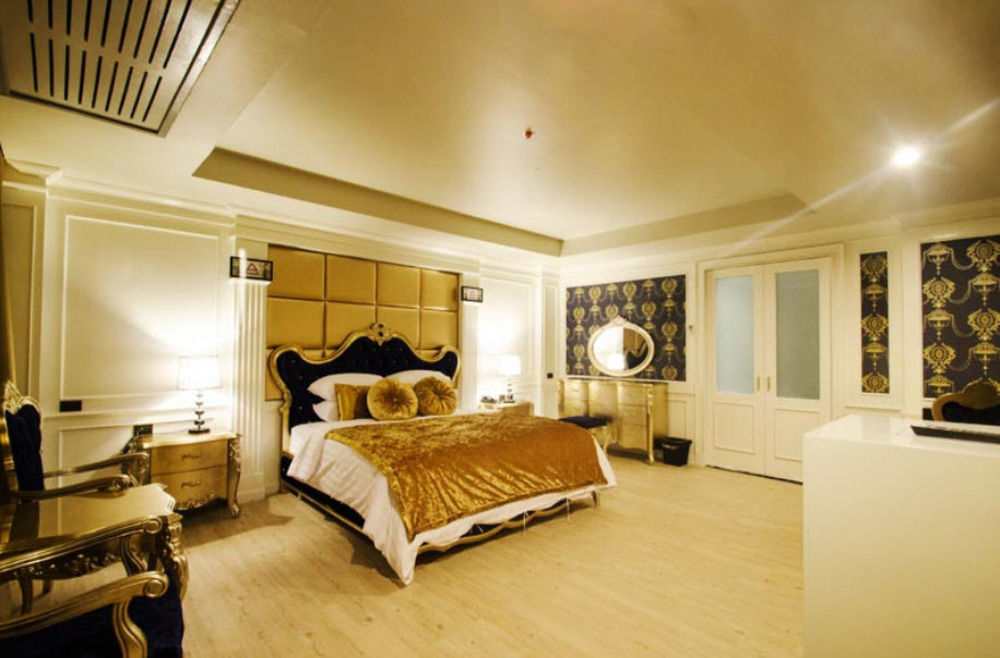 Alvarez Hotel Buriram Buitenkant foto