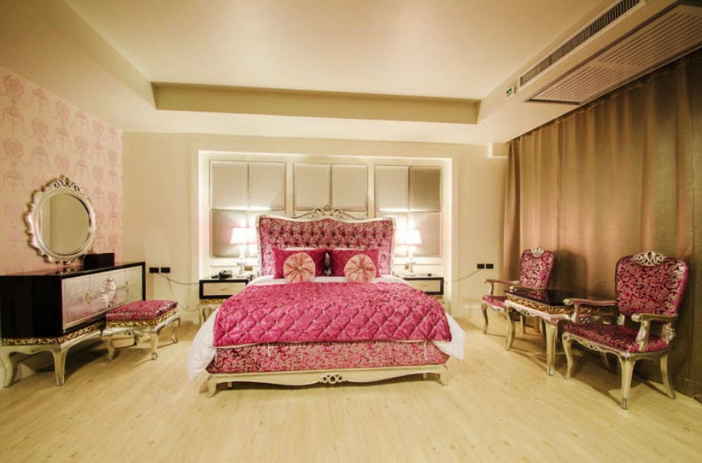 Alvarez Hotel Buriram Buitenkant foto