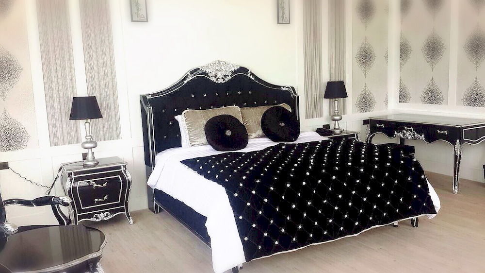 Alvarez Hotel Buriram Buitenkant foto