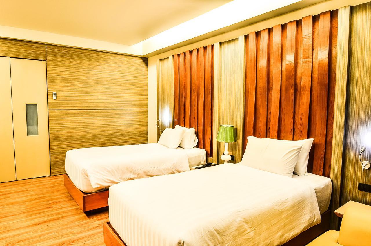 Alvarez Hotel Buriram Buitenkant foto
