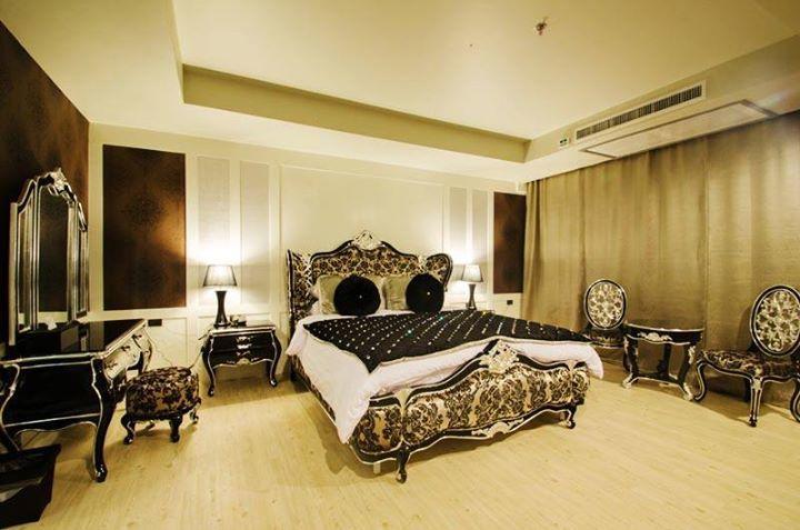 Alvarez Hotel Buriram Buitenkant foto